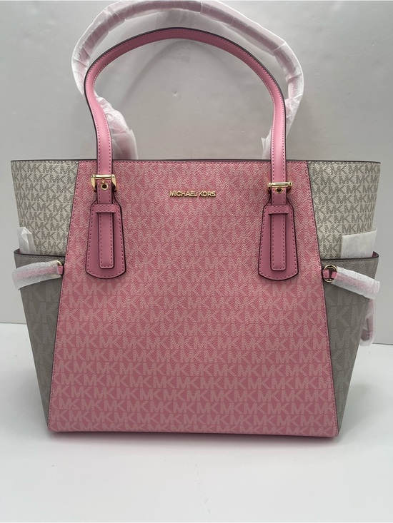 Michael Kors Handbags - MICHAEL KORS Voyager Lg Color-Block Signature Logo Top Zip EW Shoulder Tote
NWT